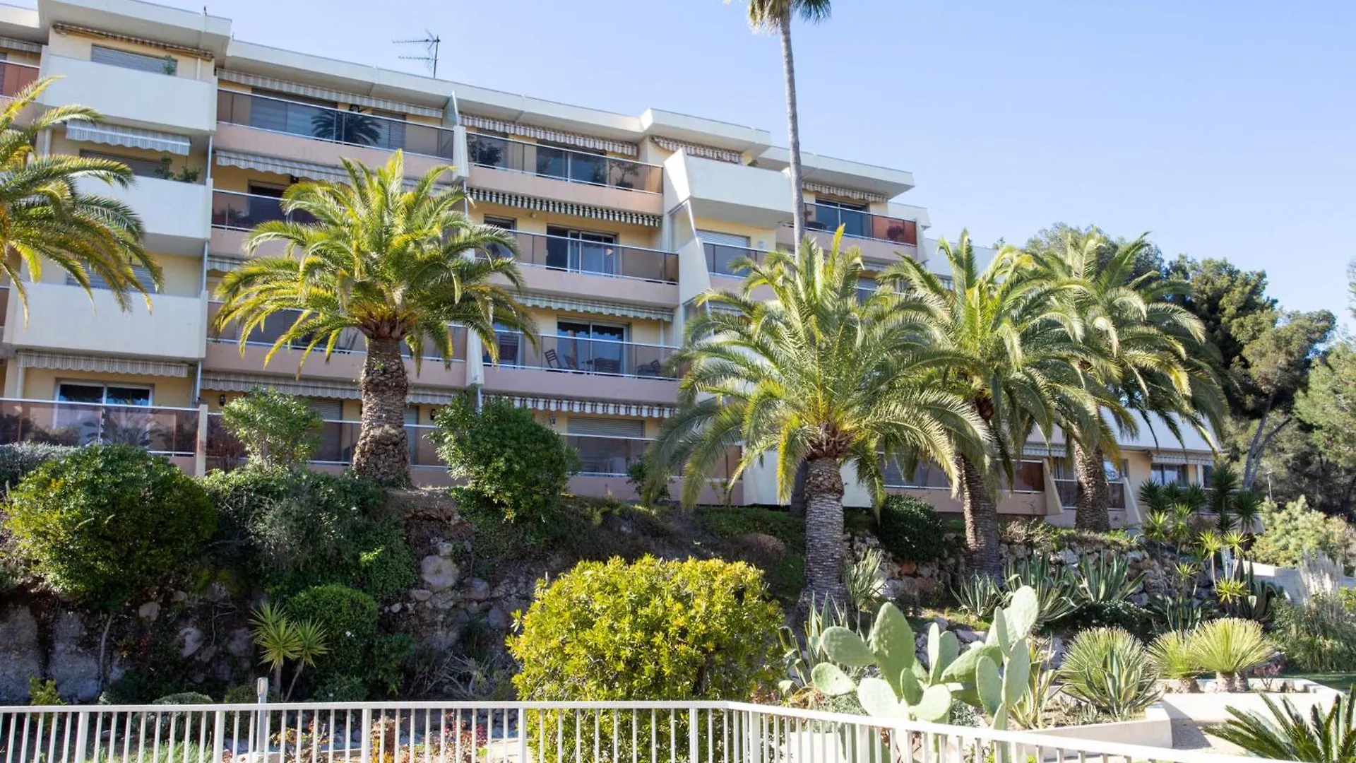 Apartment Les Coralines By Interhome Villeneuve-Loubet